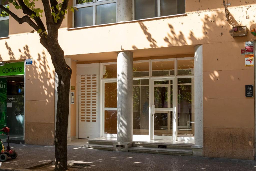 Exteriér nebo vchod ubytování Bravissimo Pont de la Princesa, comfortable 3-bedroom apartment