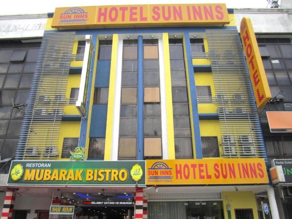 a hotel with yellow and blue signs on a building at Sun Inns D'mind 3 Seri Kembangan in Seri Kembangan