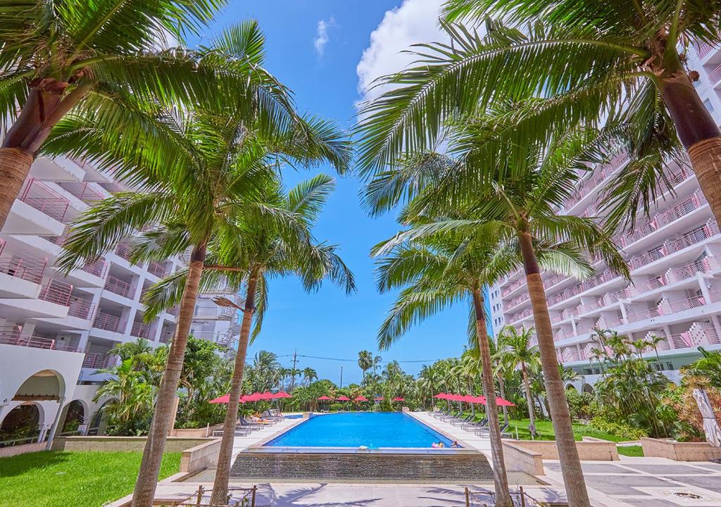 Bazén v ubytování Hotel Mahaina Wellness Resorts Okinawa nebo v jeho okolí