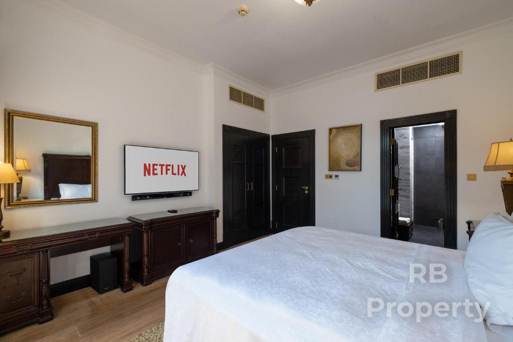 Postel nebo postele na pokoji v ubytování Zabeel Saray Royal Residences Lagoon Villa