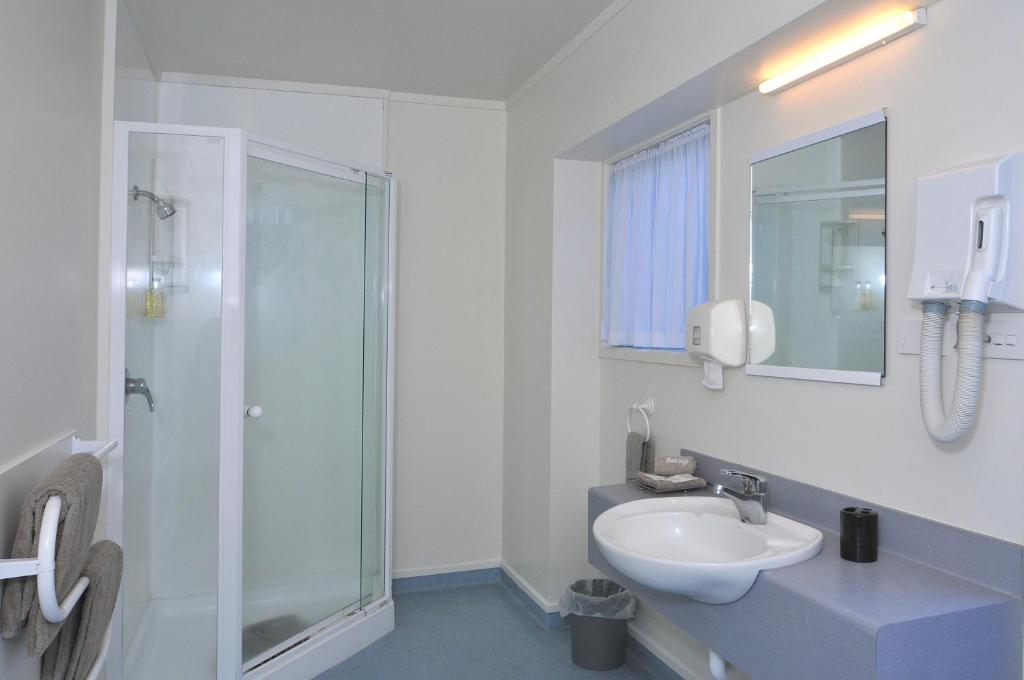 
Studio with Hot Tub (Downstairs) 
