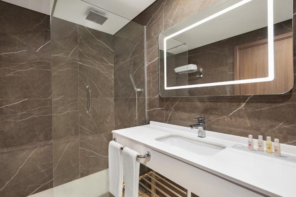 Ramada by Wyndham Izmir Aliaga - Standard Twin Room