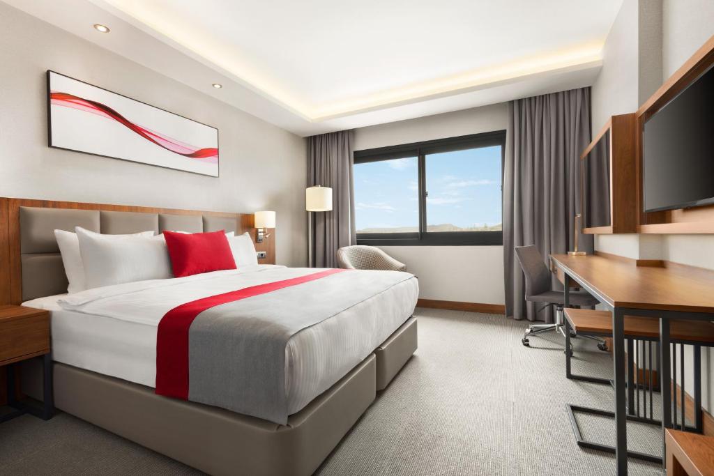 Ramada by Wyndham Izmir Aliaga - Standard King Room