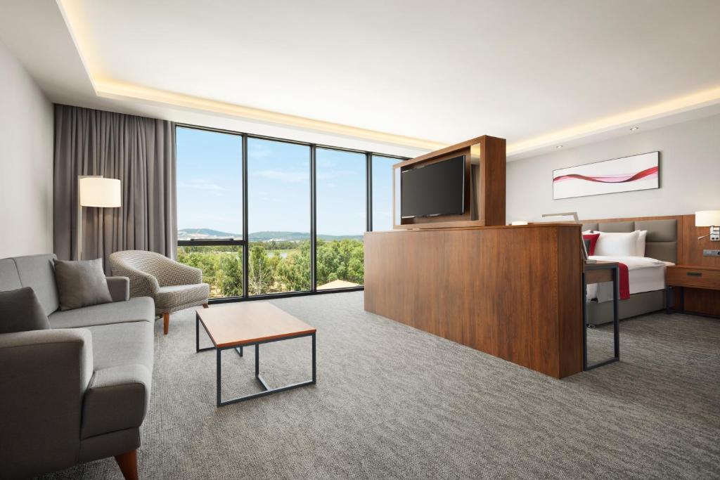 Ramada by Wyndham Izmir Aliaga - King Suite