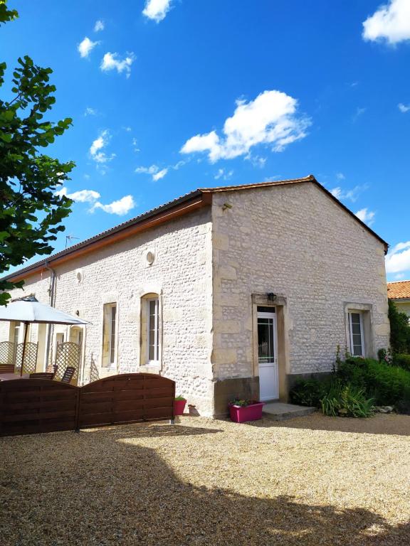 Les Gîtes du Vigneron et Cd'h - Three-Bedroom Townhouse
