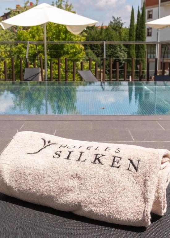 Bazén v ubytování Silken Gran hotel Durango nebo v jeho okolí