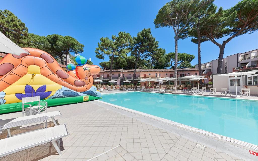 a pool at the resort with a inflatable crab at Residence Poggio Dei Pini in Marina Romea