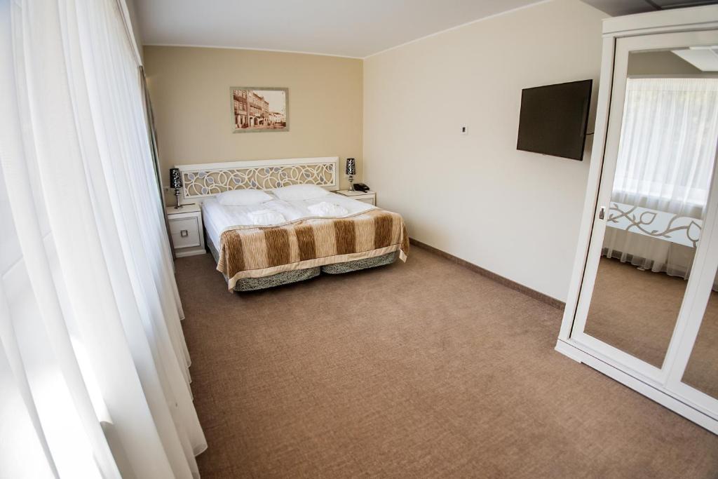 Postel nebo postele na pokoji v ubytování Noorus SPA Hotel