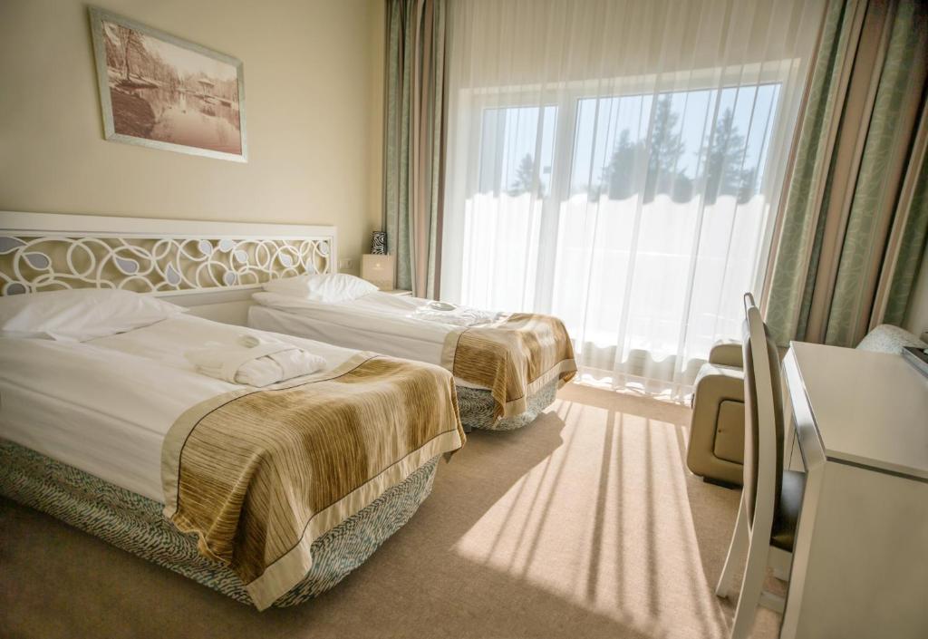 Postel nebo postele na pokoji v ubytování Noorus SPA Hotel