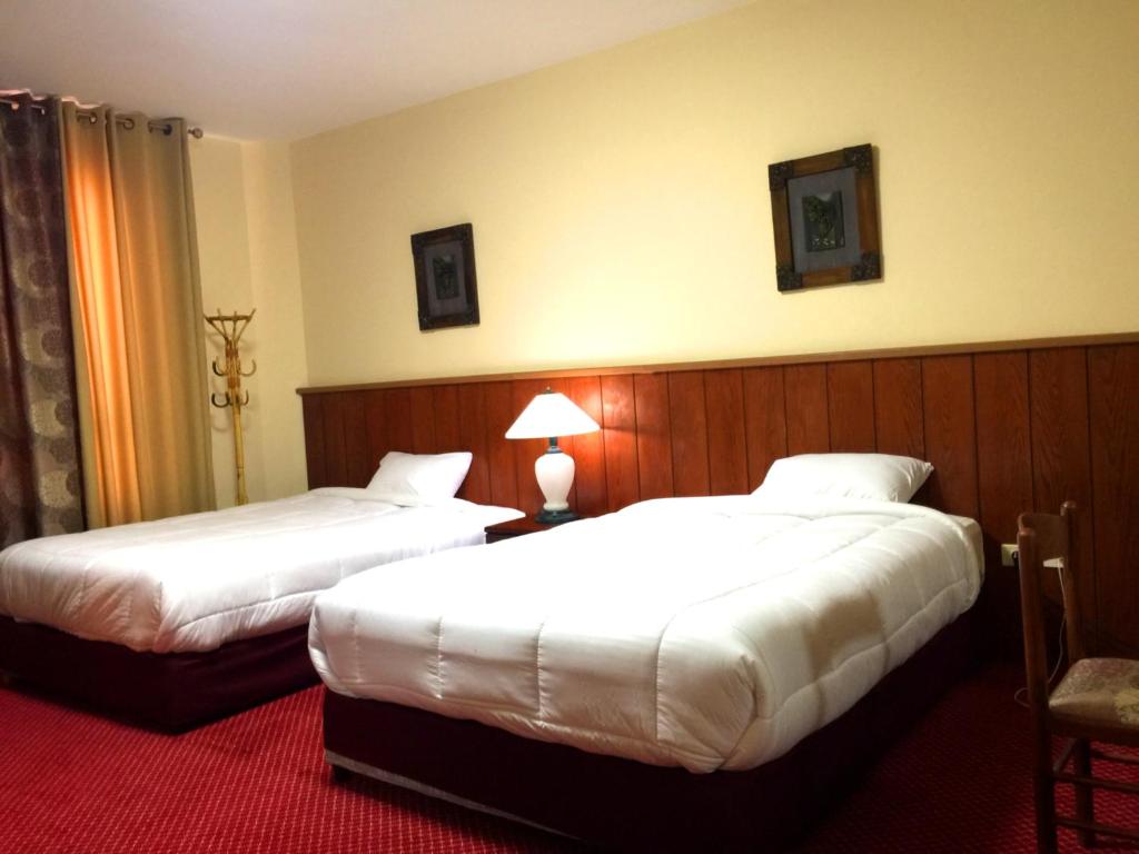 Postel nebo postele na pokoji v ubytování Regency Hotel Hebron