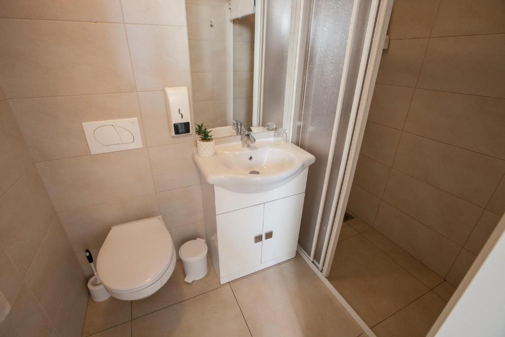 Koupelna v ubytování Rooms Klik Postojna
