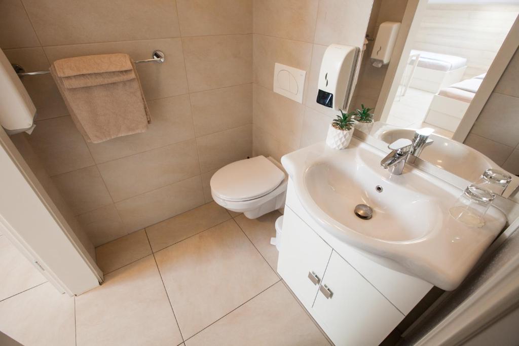 Koupelna v ubytování Rooms Klik Postojna