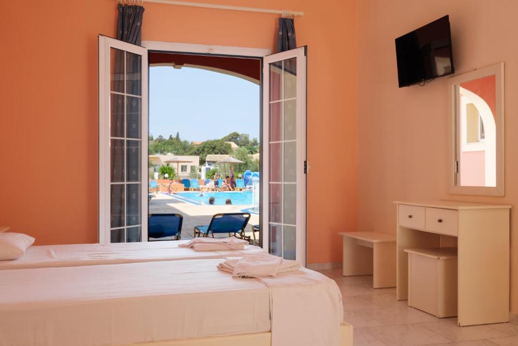 Postel nebo postele na pokoji v ubytování LUISA HOTEL