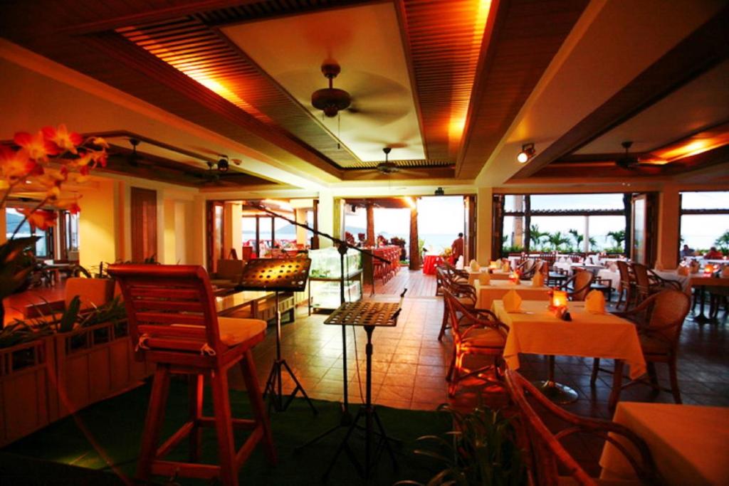 Restaurace v ubytování Sunset Beach Resort - SHA Extra Plus
