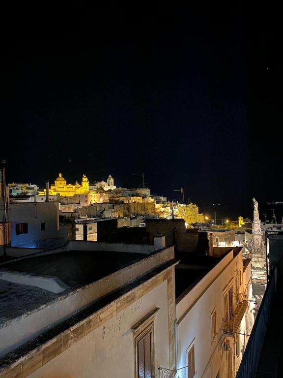 Výhľad na mesto Ostuni alebo výhľad na mesto priamo z penziónu