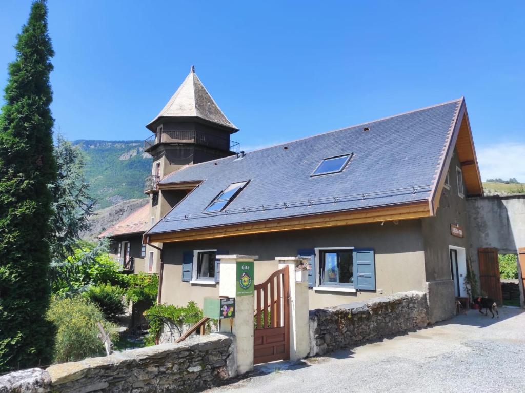 Photo de la galerie de l'établissement Château du Vigny - Maison d'hôtes, à Saint-Michel-de-Maurienne