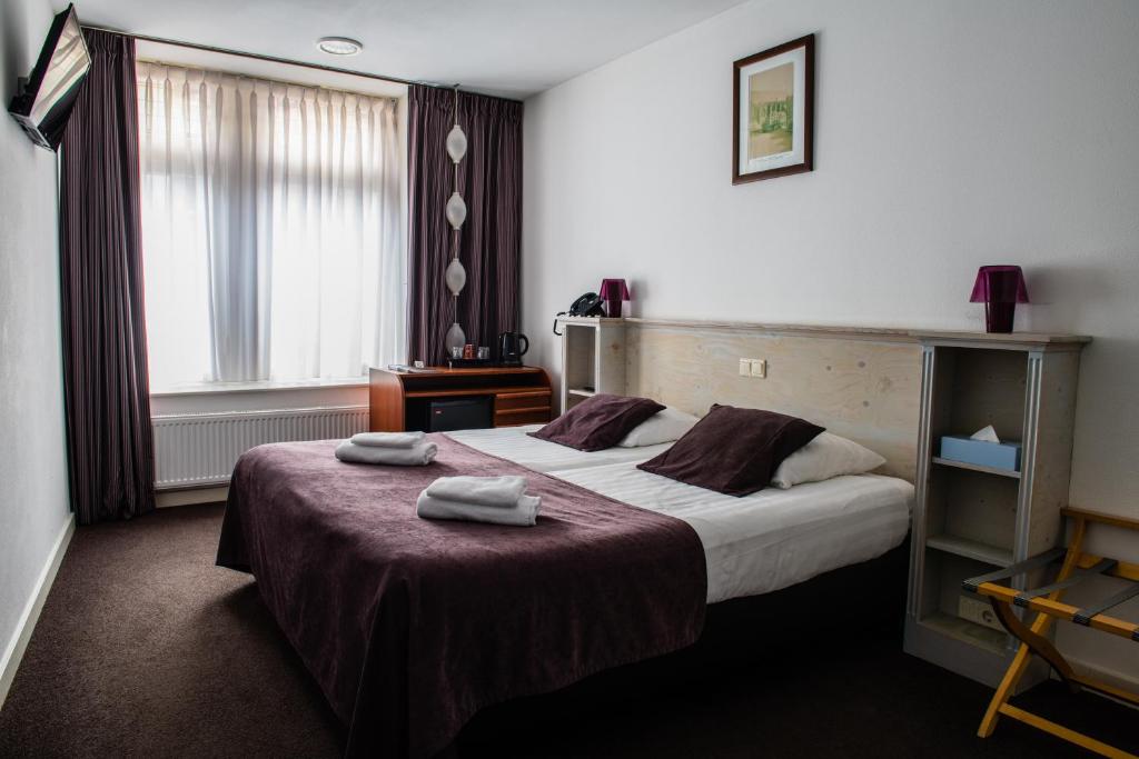 Postel nebo postele na pokoji v ubytování Hotel de Gaaper