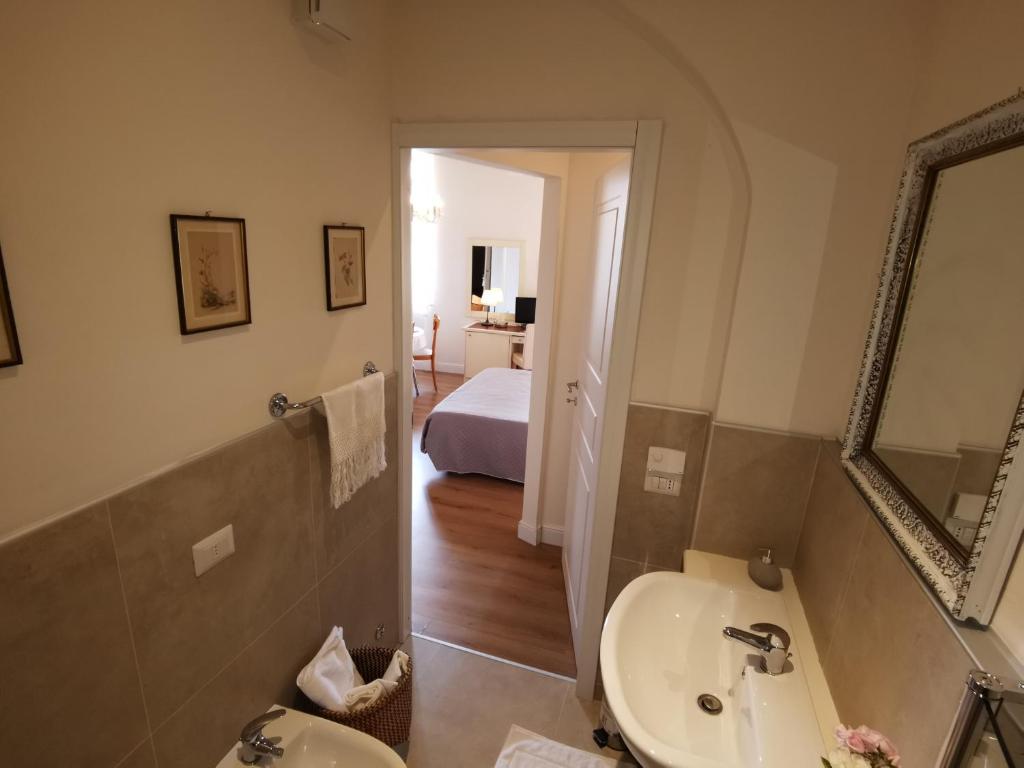 Postel nebo postele na pokoji v ubytování AriediParma - Rooms&apartments
