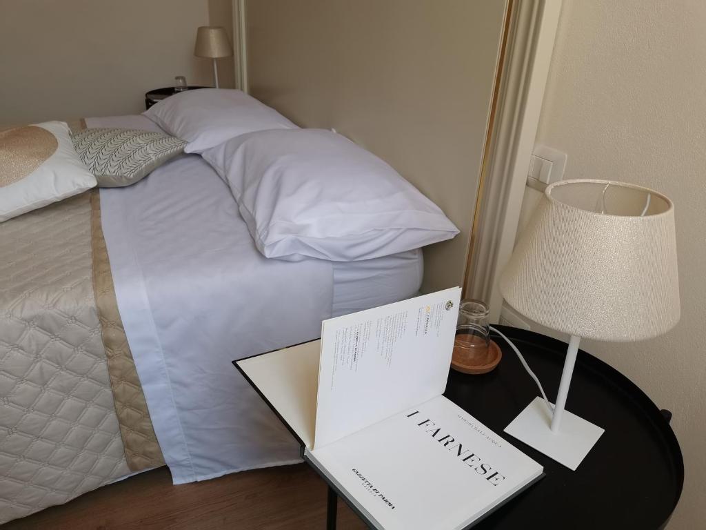 Postel nebo postele na pokoji v ubytování AriediParma - Rooms&apartments