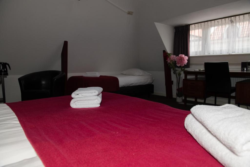 Postel nebo postele na pokoji v ubytování Hotel de Gaaper