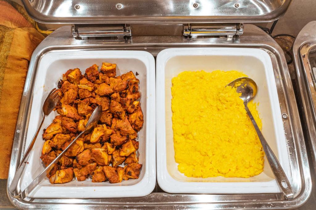 ホテルの敷地内または近くでの食事または食べ物