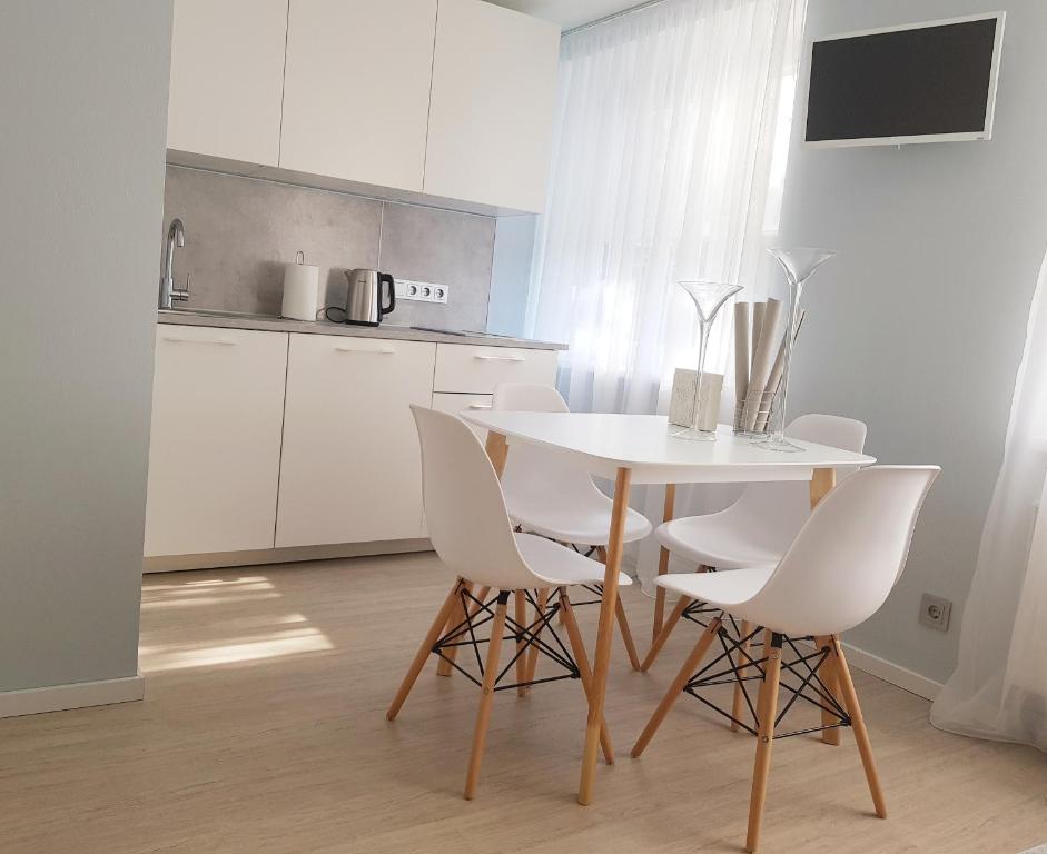 Virtuvė arba virtuvėlė apgyvendinimo įstaigoje Alejas Lux Apartment