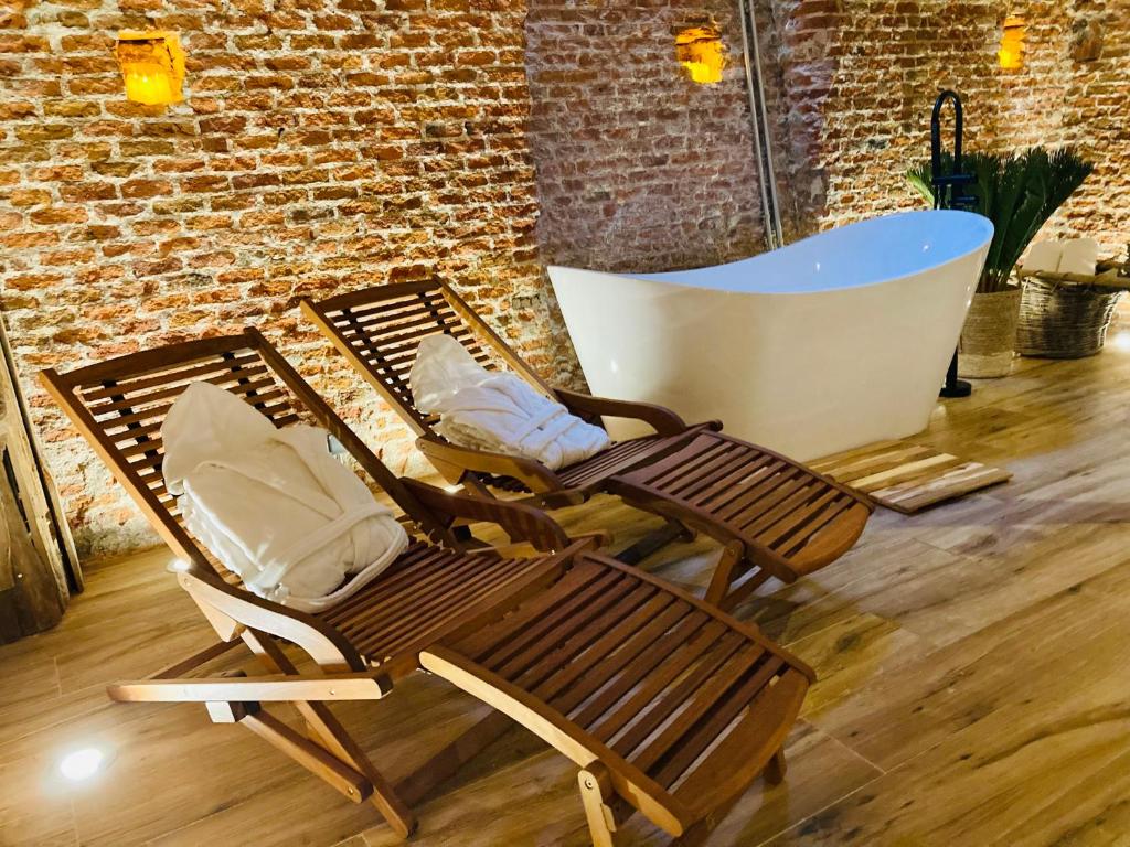 LUXURY, PRIVATE WELLNESS IN PRADO MUSEUM NEW AUG21, Madrid ...