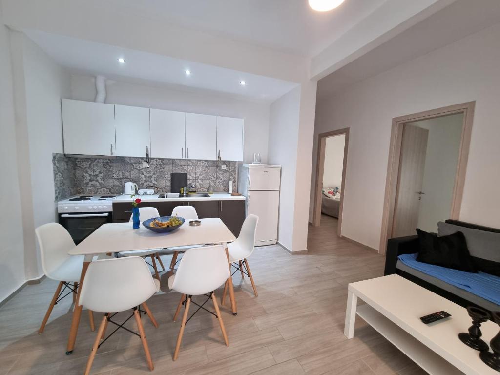 Dapur atau dapur kecil di Cosy and modern appartment in Olympiada