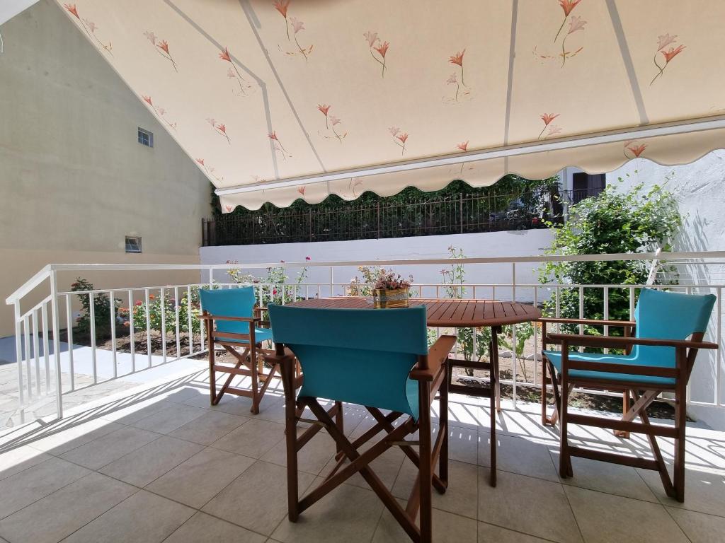 Balkoni atau teres di Cosy and modern appartment in Olympiada