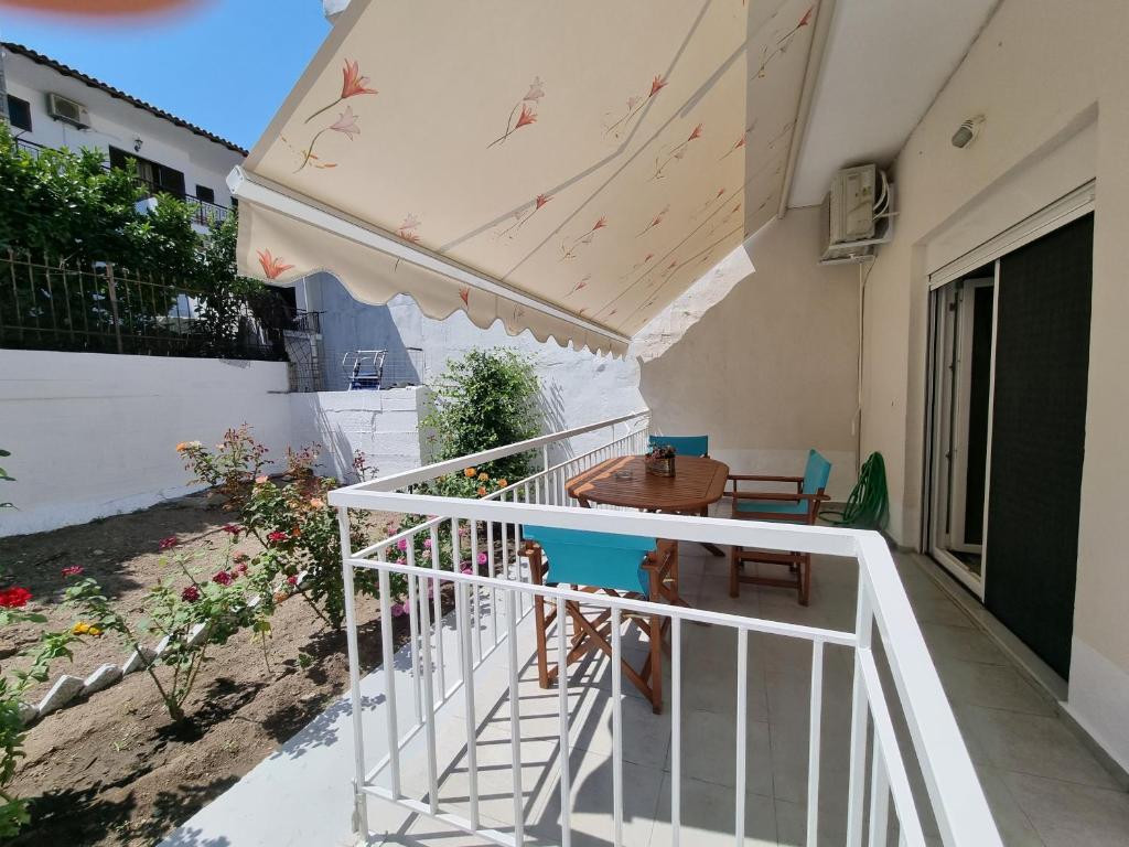 Balkoni atau teres di Cosy and modern appartment in Olympiada