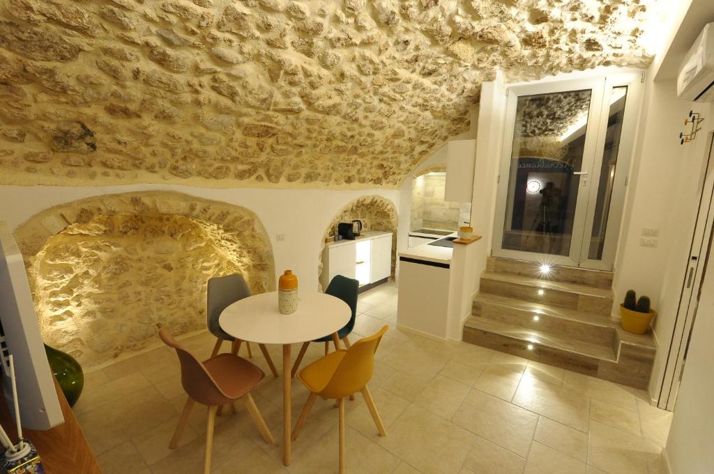 Kuchyň nebo kuchyňský kout v ubytování Pietrabianca Santa Maria Apartments