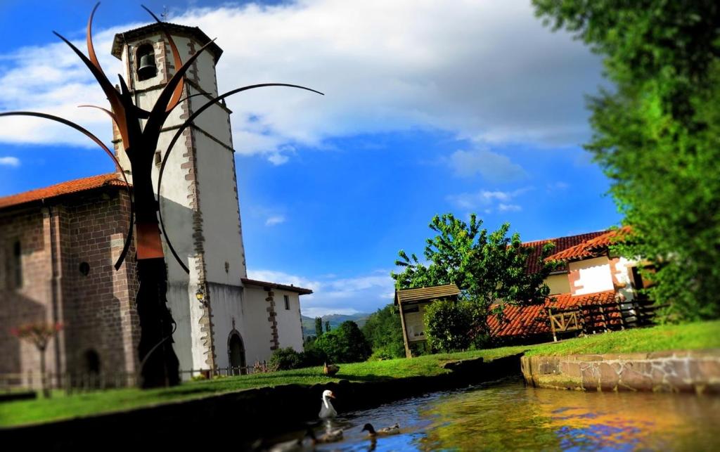 reservar hotel en Maya del Baztán