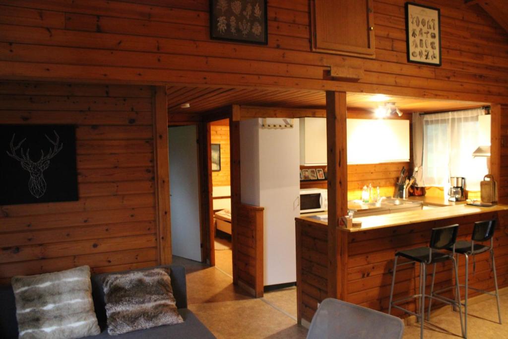 Kuchyň nebo kuchyňský kout v ubytování Chalet Ardennais 240 - La Boverie - Rendeux