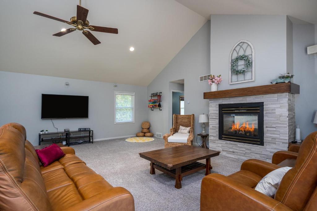 A seating area at All Decked Out - Secluded getaway near beach access