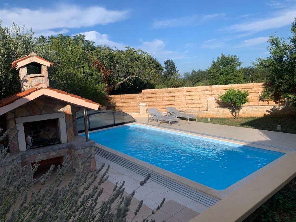 Basen w obiekcie Villa Vetta, sea, nature, pool & relax lub w pobliżu