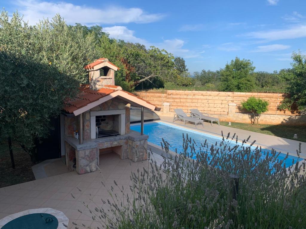 Basen w obiekcie Villa Vetta, sea, nature, pool & relax lub w pobliżu