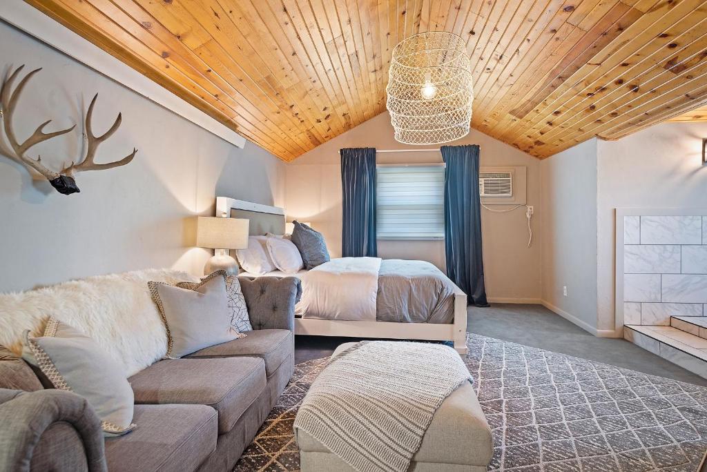 Black Forest Inn Bed & Breakfast - Deluxe King Suite