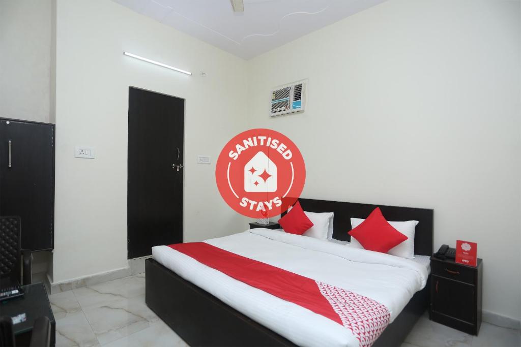 OYO 16904  Maharaja Palace - Housity