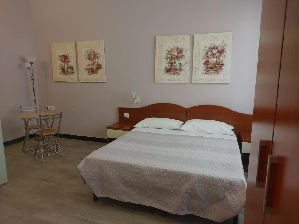 Postel nebo postele na pokoji v ubytování Affittacamere La Spezia Inn