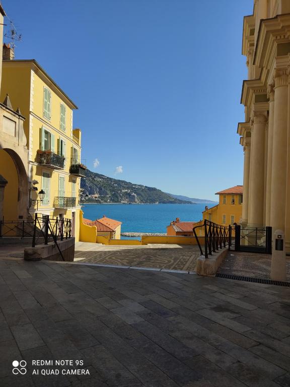 BILOCALE NELLA VECCHIA CITTA' DI MENTONE