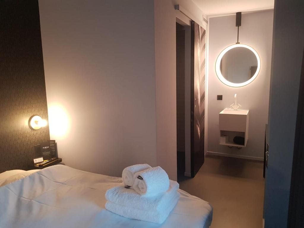 Postel nebo postele na pokoji v ubytování BLOOM Boutique Hotel & Lounge Basel