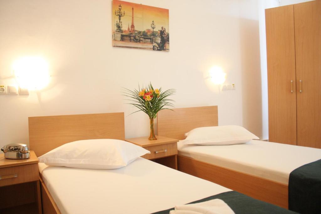 Postel nebo postele na pokoji v ubytování Hotel Sir Gara de Nord