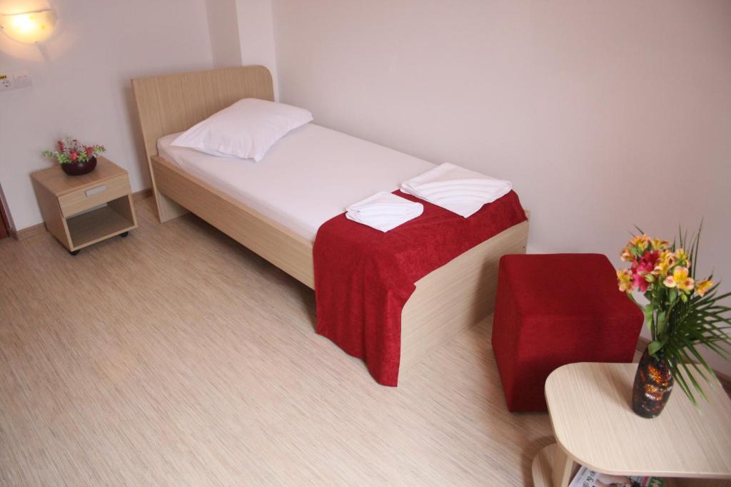 
Single Room with Shared Bathroom
