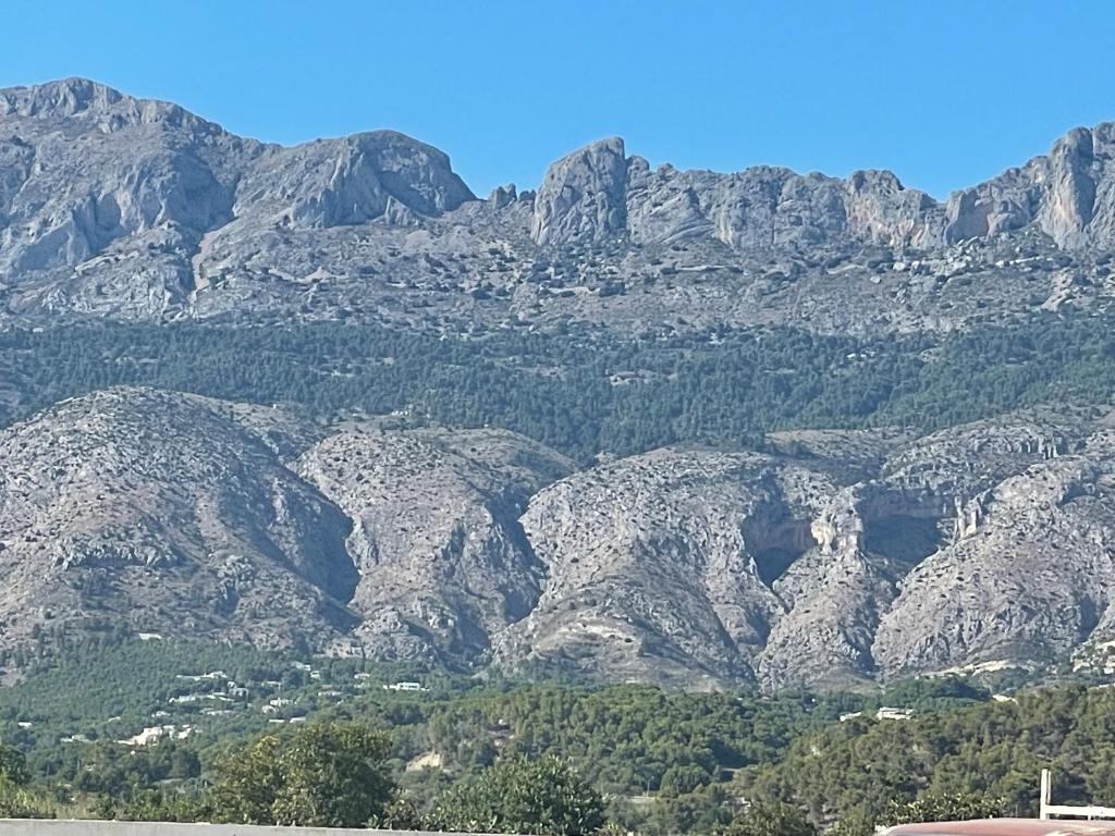 A general mountain view or a mountain view taken from Az apartmant