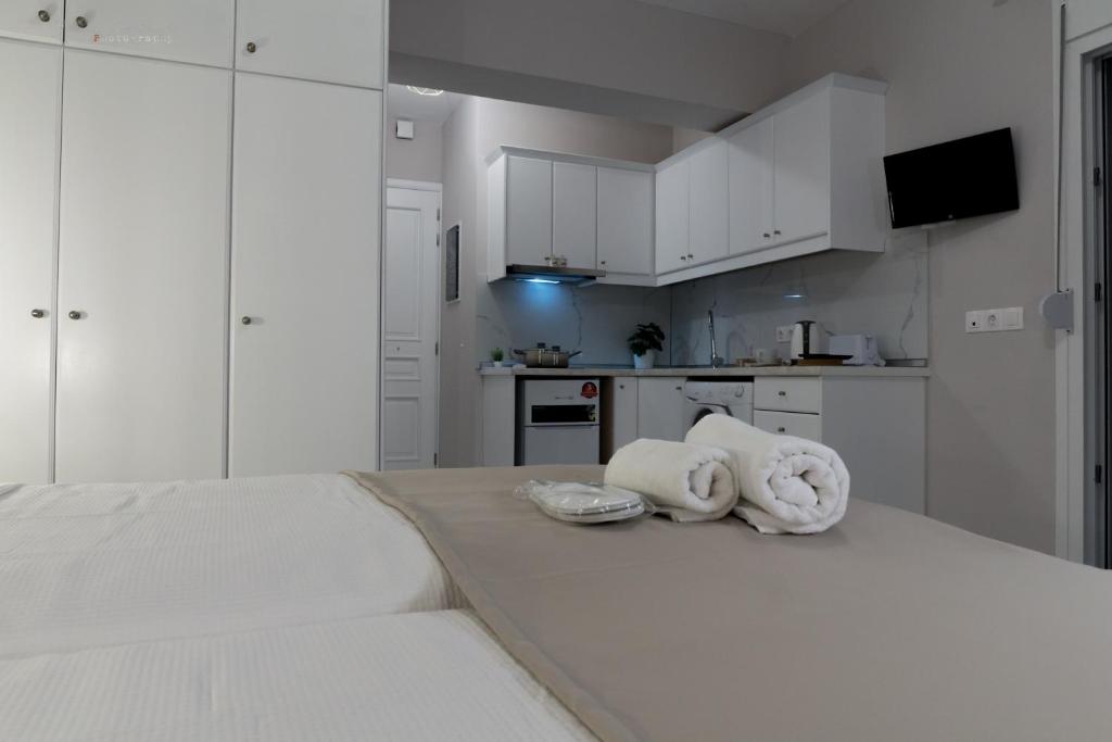 Kuchyň nebo kuchyňský kout v ubytování Sunset brand new luxury apt with pool & sea view