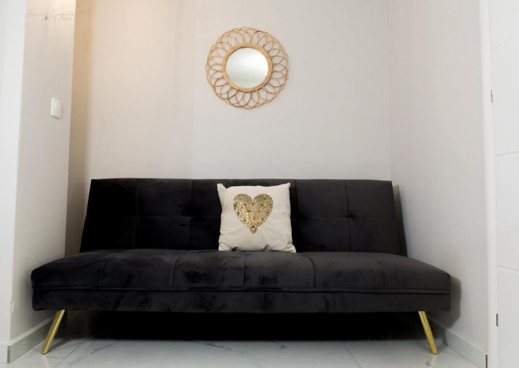 Posezení v ubytování Sunset brand new luxury apt with pool & sea view
