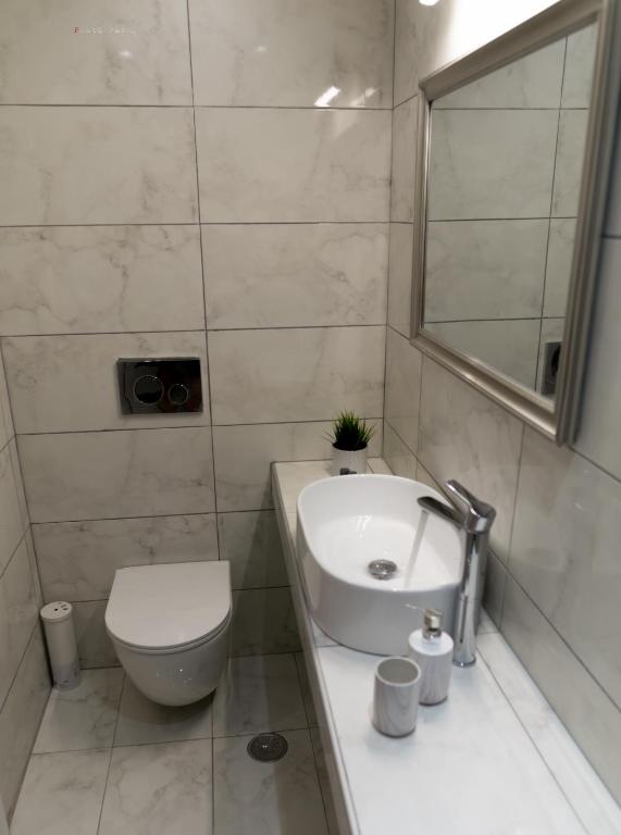 Koupelna v ubytování Sunset brand new luxury apt with pool & sea view