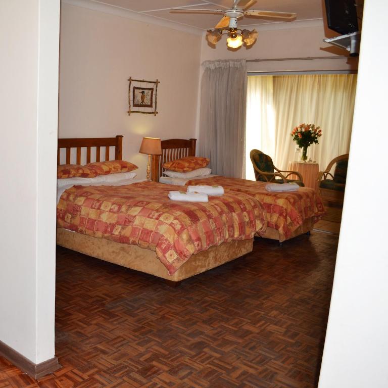 Letto o letti in una camera di Dove's Nest Guest House