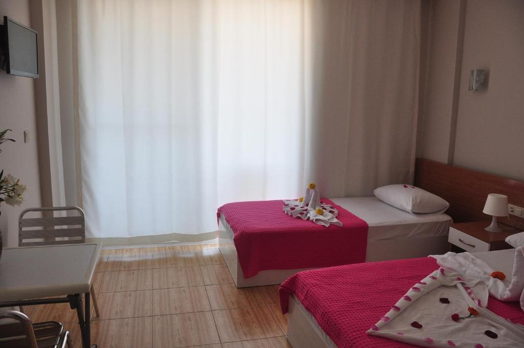 Postel nebo postele na pokoji v ubytování Önder Yıldız Hotel