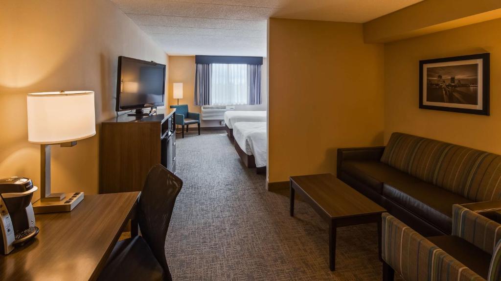 Best Western East Towne Suites photo